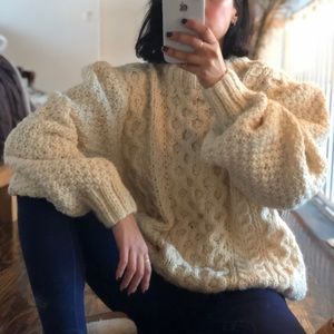 Vtg 100% wool cream sweater large